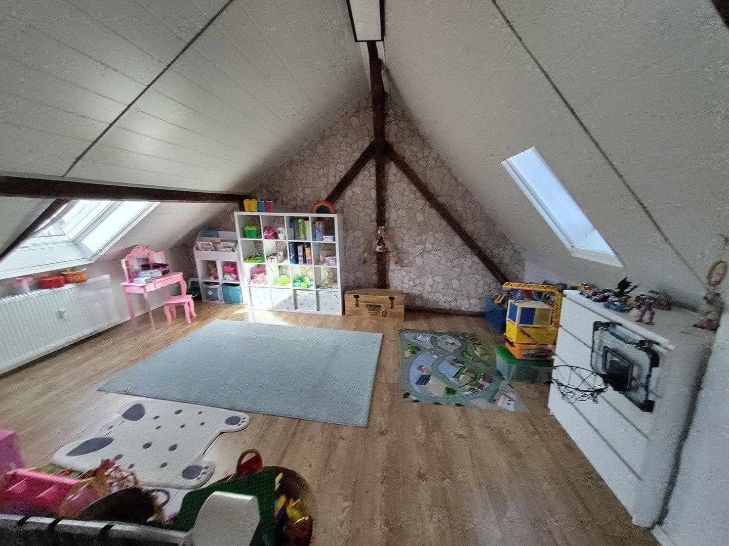 Pronájem bytu 3+1 120 m², Weinheim, Bádensko-Württembersko Pronájem bytu 3+1 120 m², Weinheim, Bádensko-Württembersko