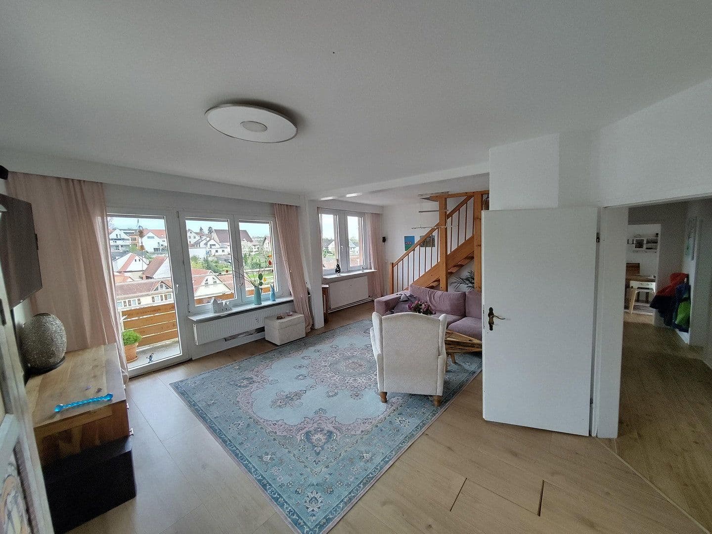 Pronájem bytu 3+1 120 m², Weinheim, Bádensko-Württembersko Pronájem bytu 3+1 120 m², Weinheim, Bádensko-Württembersko