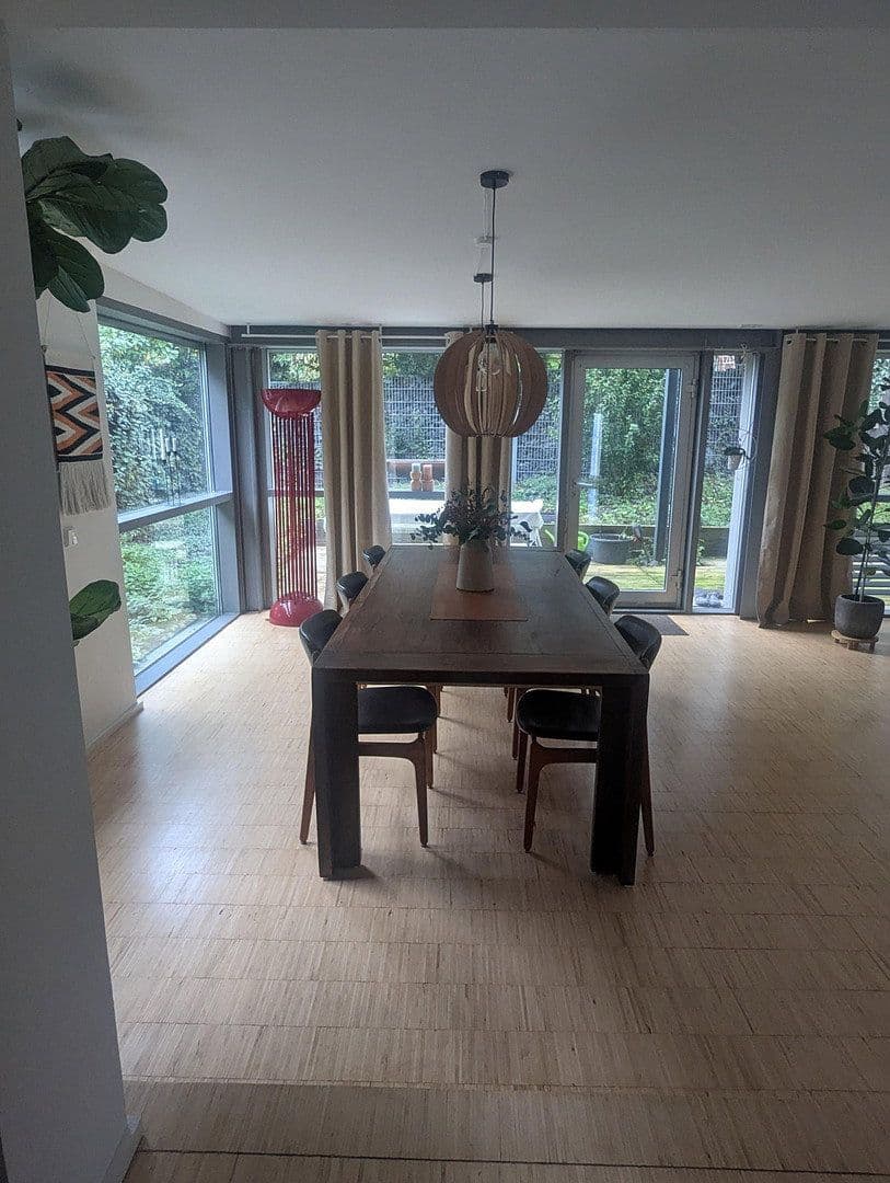 Prodej domu 250 m², pozemek 571 m², Korntal-Münchingen, Bádensko-Württembersko Prodej domu 250 m², pozemek 571 m², Korntal-Münchingen, Bádensko-Württembersko