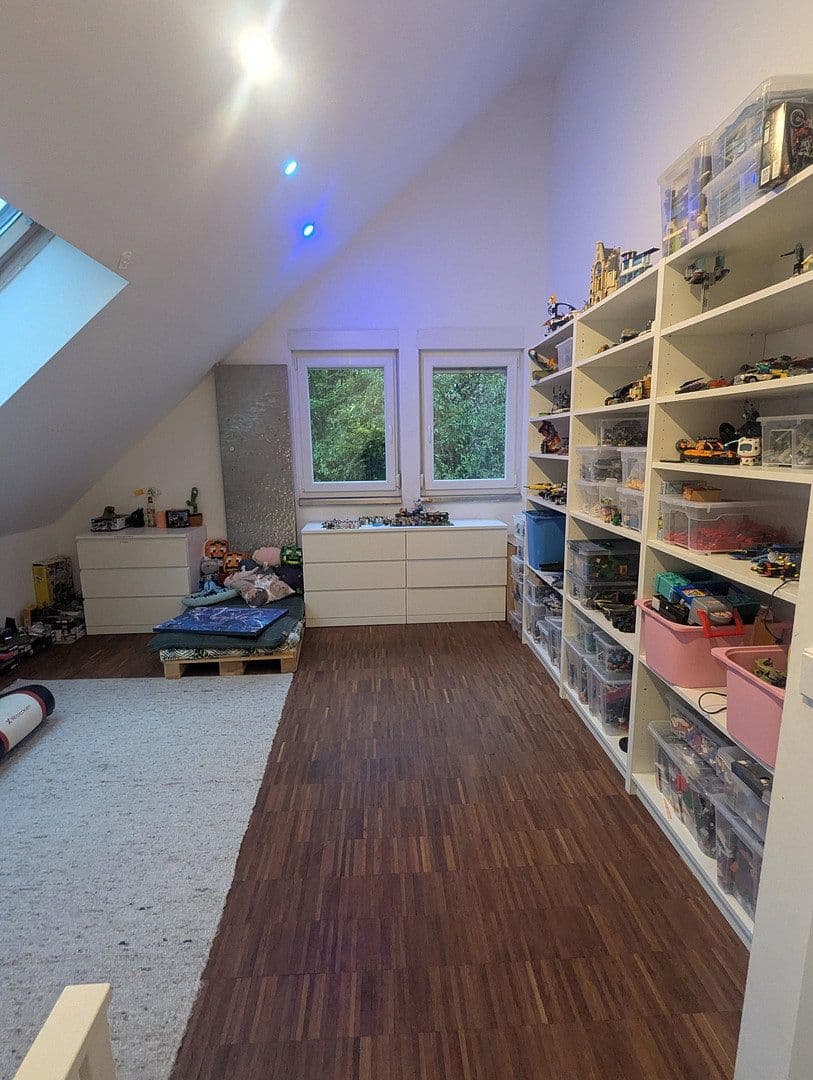 Prodej domu 250 m², pozemek 571 m², Korntal-Münchingen, Bádensko-Württembersko Prodej domu 250 m², pozemek 571 m², Korntal-Münchingen, Bádensko-Württembersko