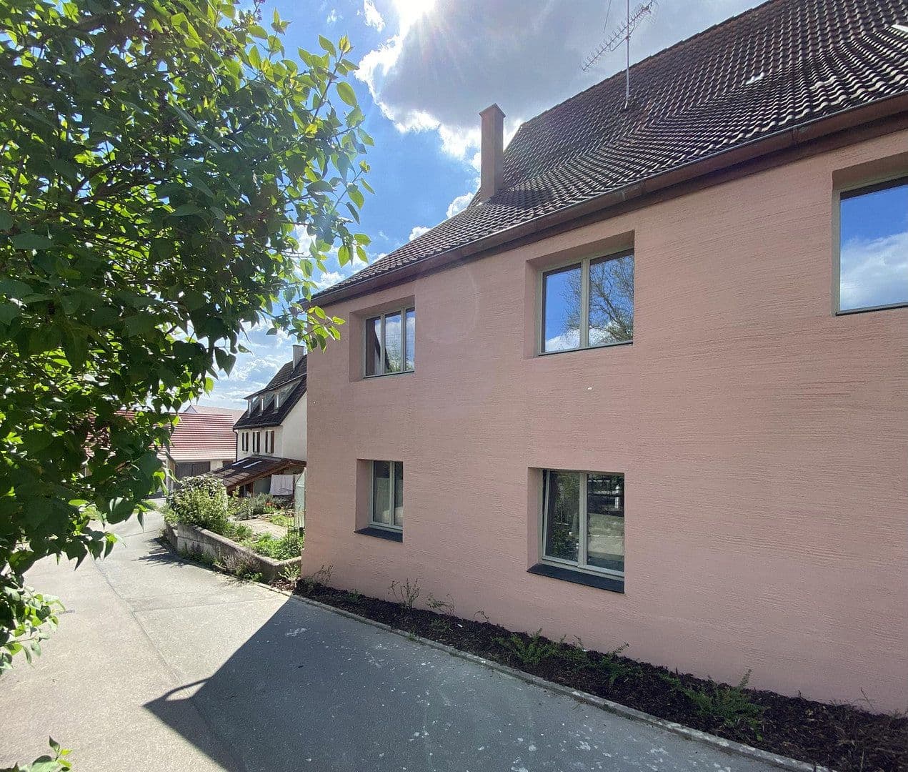 Prodej domu 164 m², pozemek 400 m², Rottenburg am Neckar, Bádensko-Württembersko Prodej domu 164 m², pozemek 400 m², Rottenburg am Neckar, Bádensko-Württembersko