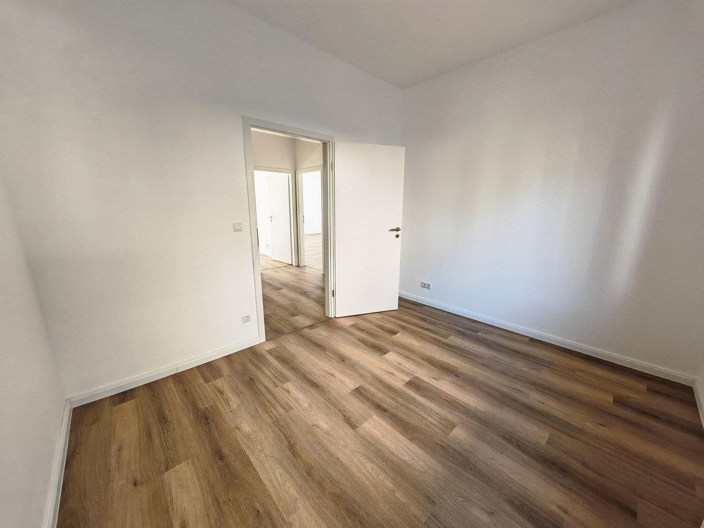 Pronájem kanceláře 98 m², Berlin, Berlín Pronájem kanceláře 98 m², Berlin, Berlín