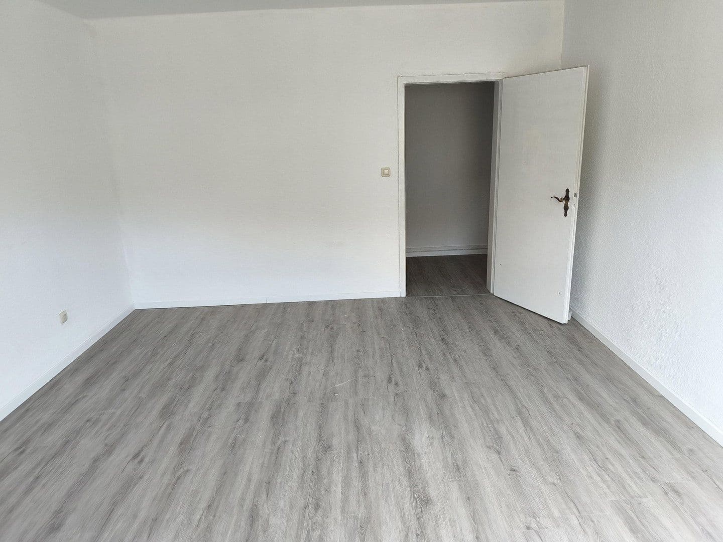 Pronájem bytu 2+1 50 m², Bergstr.8, Oberhausen, Severní Porýní-Vestfálsko Pronájem bytu 2+1 50 m², Bergstr.8, Oberhausen, Severní Porýní-Vestfálsko