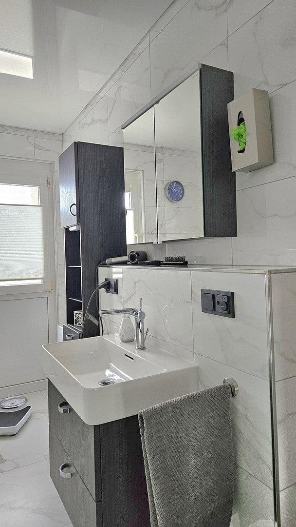 Prodej domu 133 m², pozemek 186 m², Rheinallee 13a, Flörsheim, Hessen Prodej domu 133 m², pozemek 186 m², Rheinallee 13a, Flörsheim, Hessen