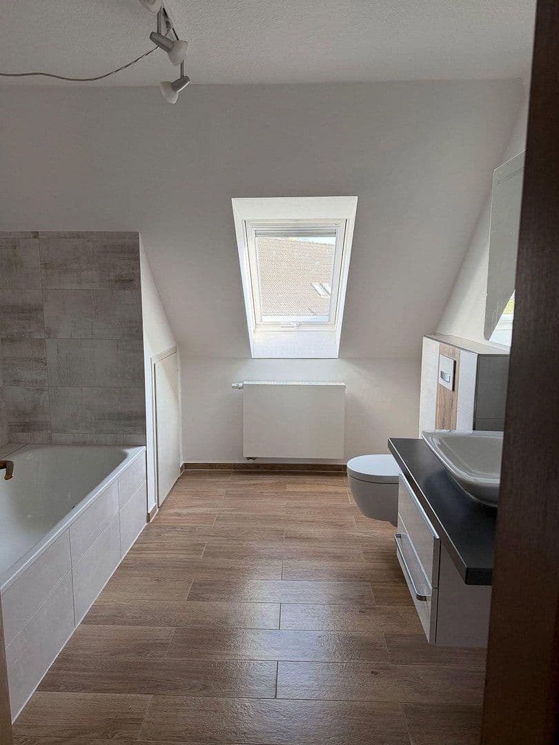 Pronájem bytu 3+1 90 m², Garbsen, Dolní Sasko Pronájem bytu 3+1 90 m², Garbsen, Dolní Sasko