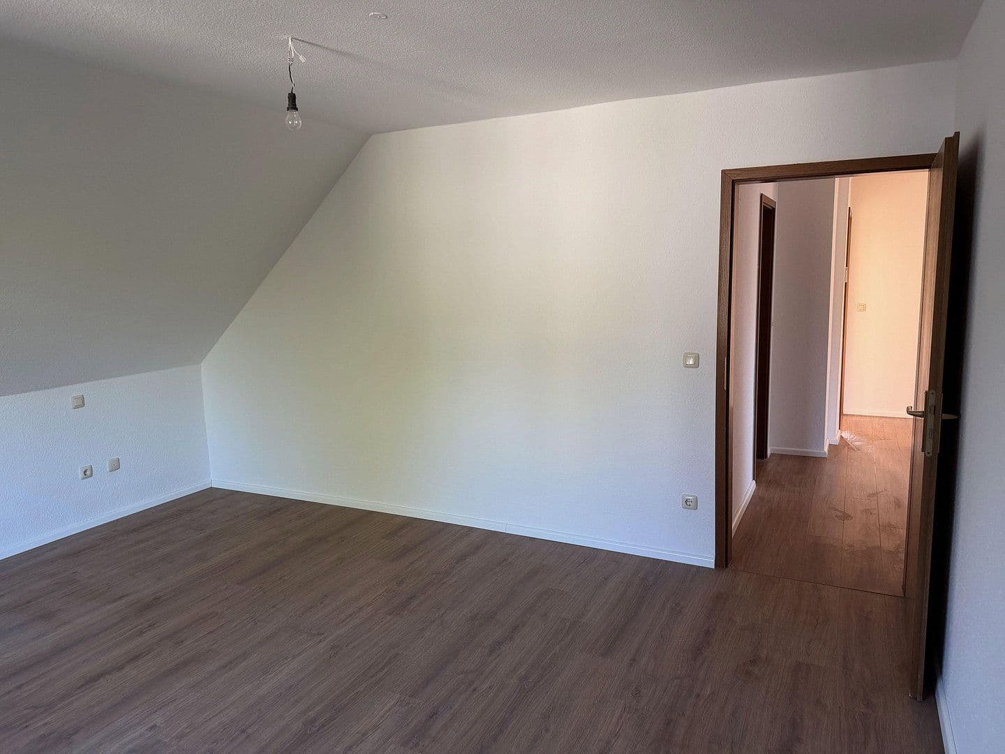Pronájem bytu 3+1 90 m², Garbsen, Dolní Sasko Pronájem bytu 3+1 90 m², Garbsen, Dolní Sasko