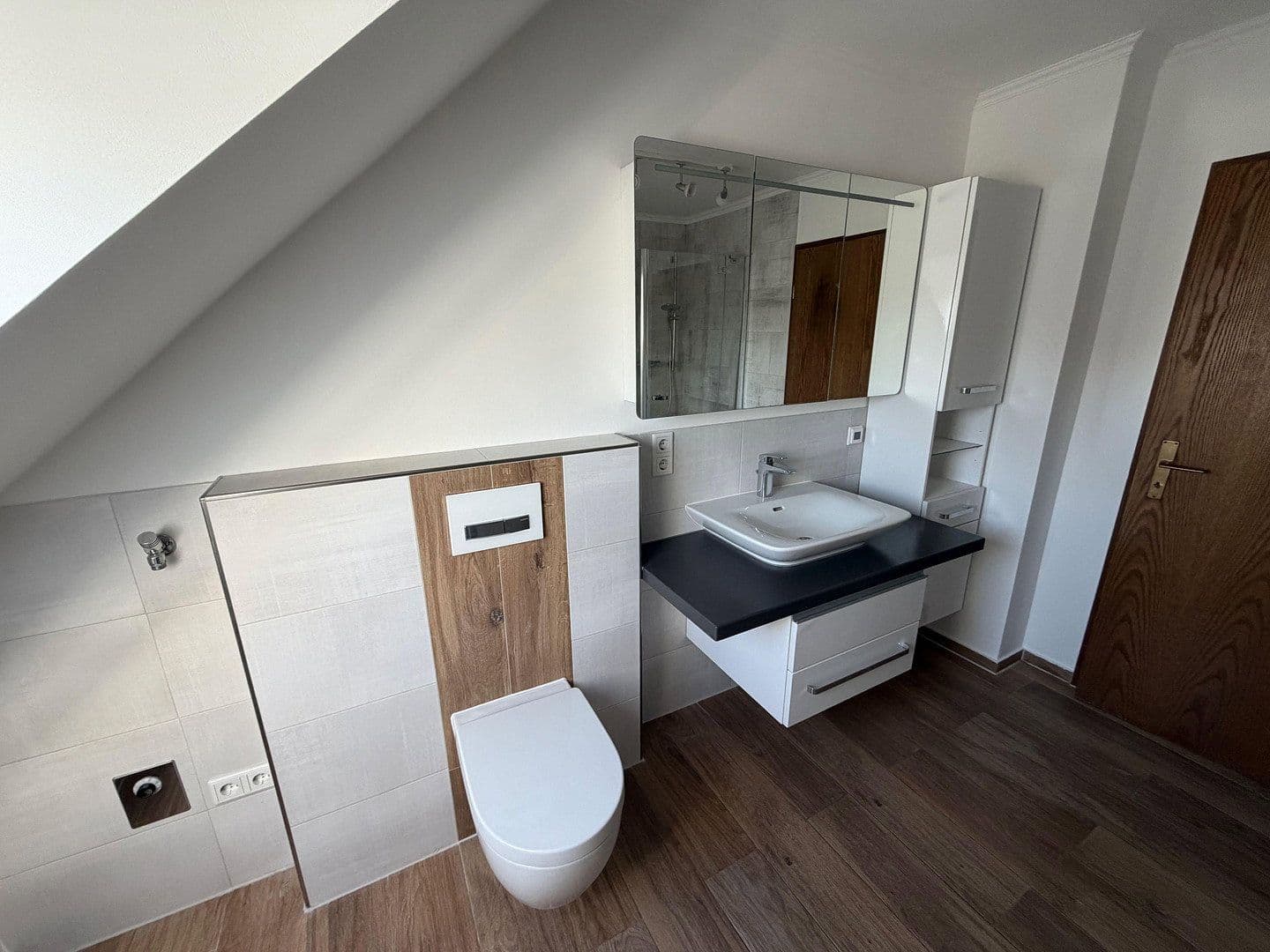 Pronájem bytu 3+1 90 m², Garbsen, Dolní Sasko Pronájem bytu 3+1 90 m², Garbsen, Dolní Sasko