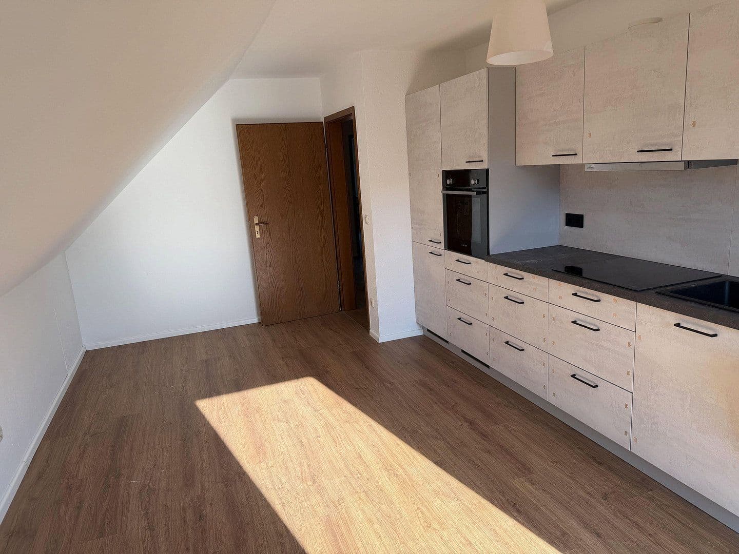 Pronájem bytu 3+1 90 m², Garbsen, Dolní Sasko Pronájem bytu 3+1 90 m², Garbsen, Dolní Sasko