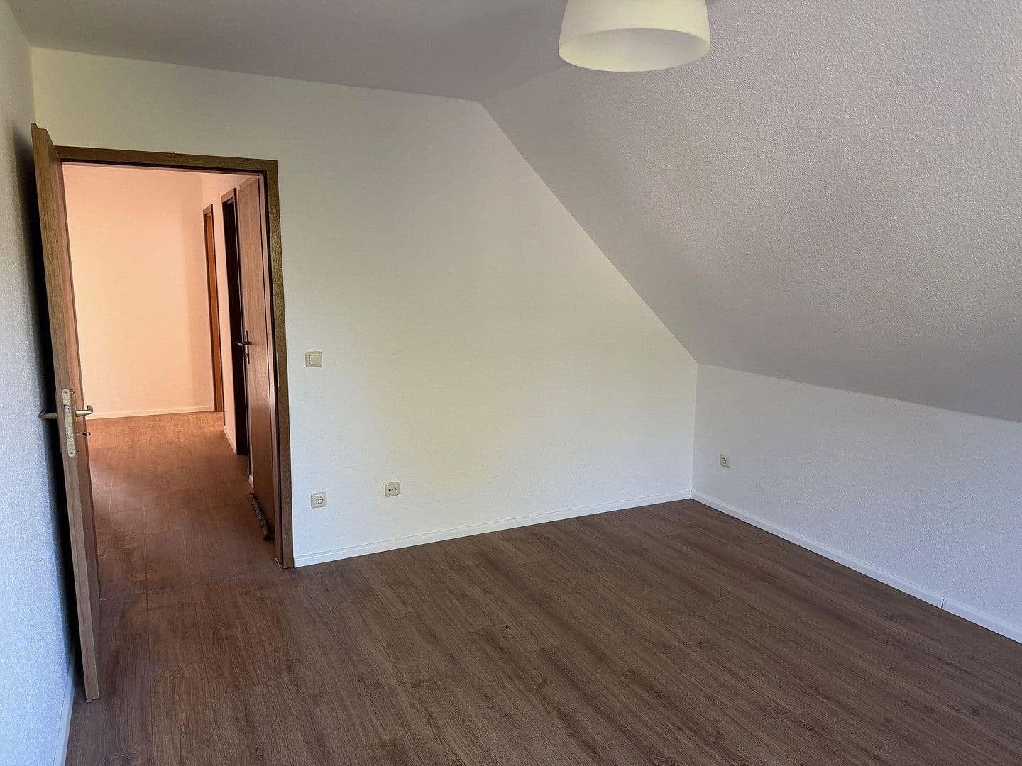 Pronájem bytu 3+1 90 m², Garbsen, Dolní Sasko Pronájem bytu 3+1 90 m², Garbsen, Dolní Sasko