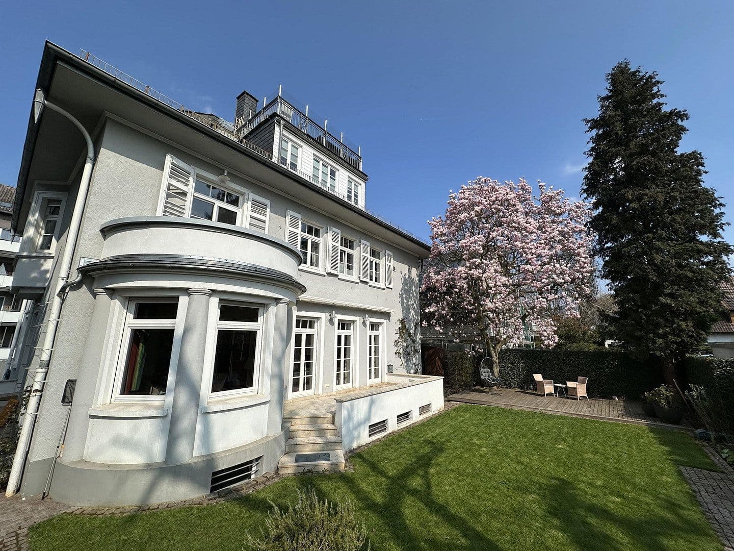 Prodej domu 350 m², pozemek 578 m², Frankfurt am Main, Hessen Prodej domu 350 m², pozemek 578 m², Frankfurt am Main, Hessen