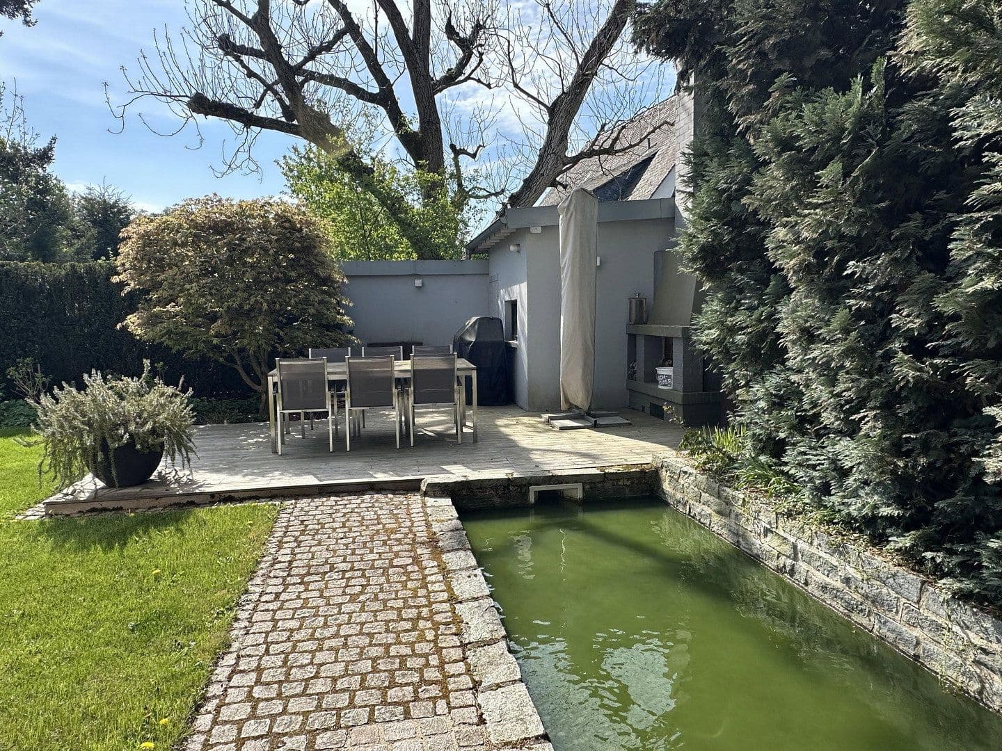 Prodej domu 350 m², pozemek 578 m², Frankfurt am Main, Hessen Prodej domu 350 m², pozemek 578 m², Frankfurt am Main, Hessen