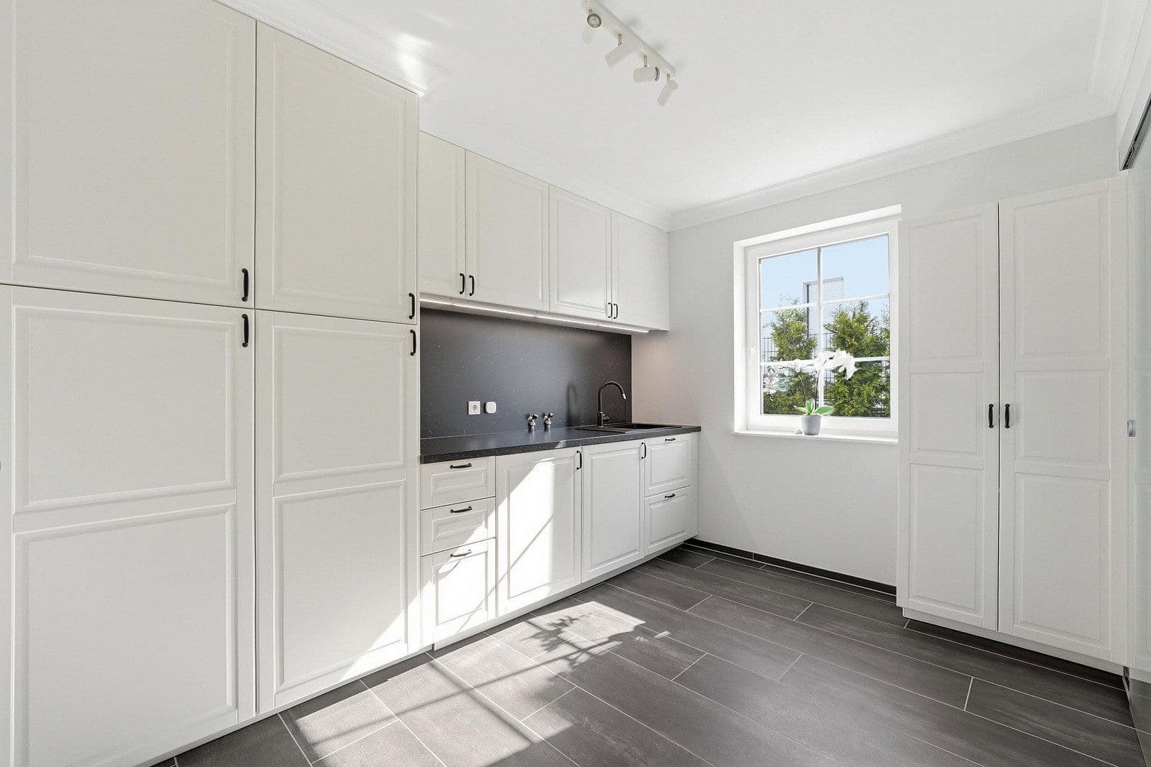 Prodej domu 355 m², pozemek 891 m², Odenthal, Severní Porýní-Vestfálsko Prodej domu 355 m², pozemek 891 m², Odenthal, Severní Porýní-Vestfálsko