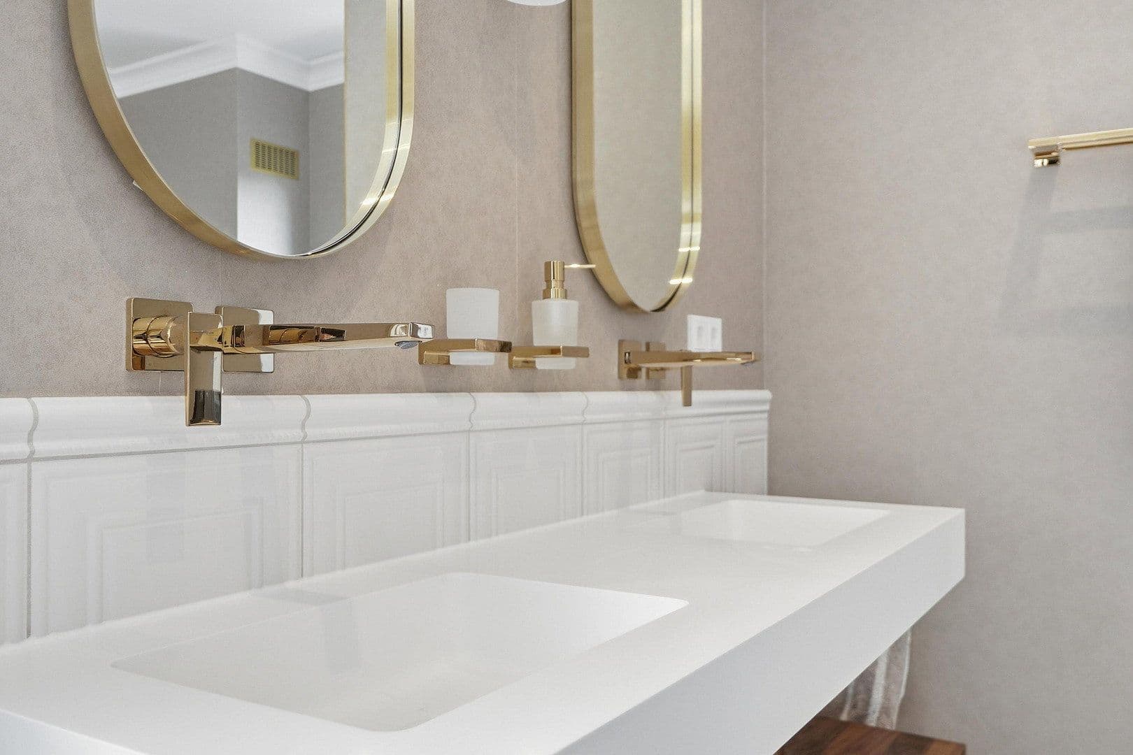 Prodej domu 355 m², pozemek 891 m², Odenthal, Severní Porýní-Vestfálsko Prodej domu 355 m², pozemek 891 m², Odenthal, Severní Porýní-Vestfálsko