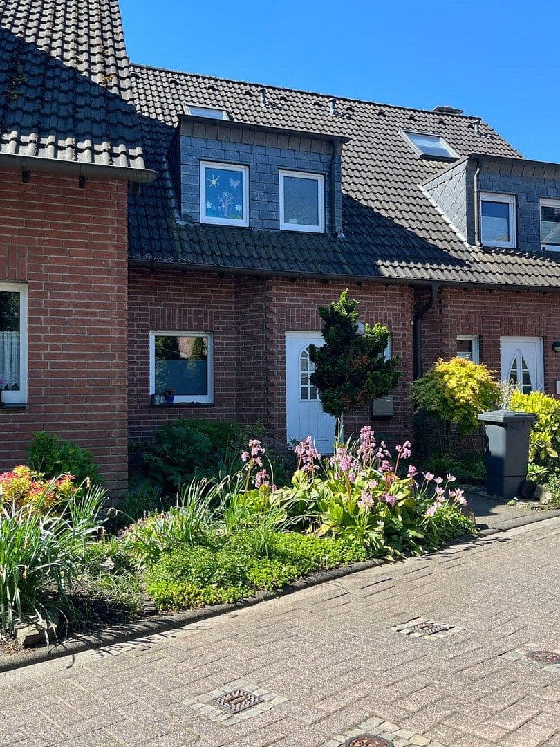Prodej domu 104 m², pozemek 162 m², Solingen, Severní Porýní-Vestfálsko Prodej domu 104 m², pozemek 162 m², Solingen, Severní Porýní-Vestfálsko