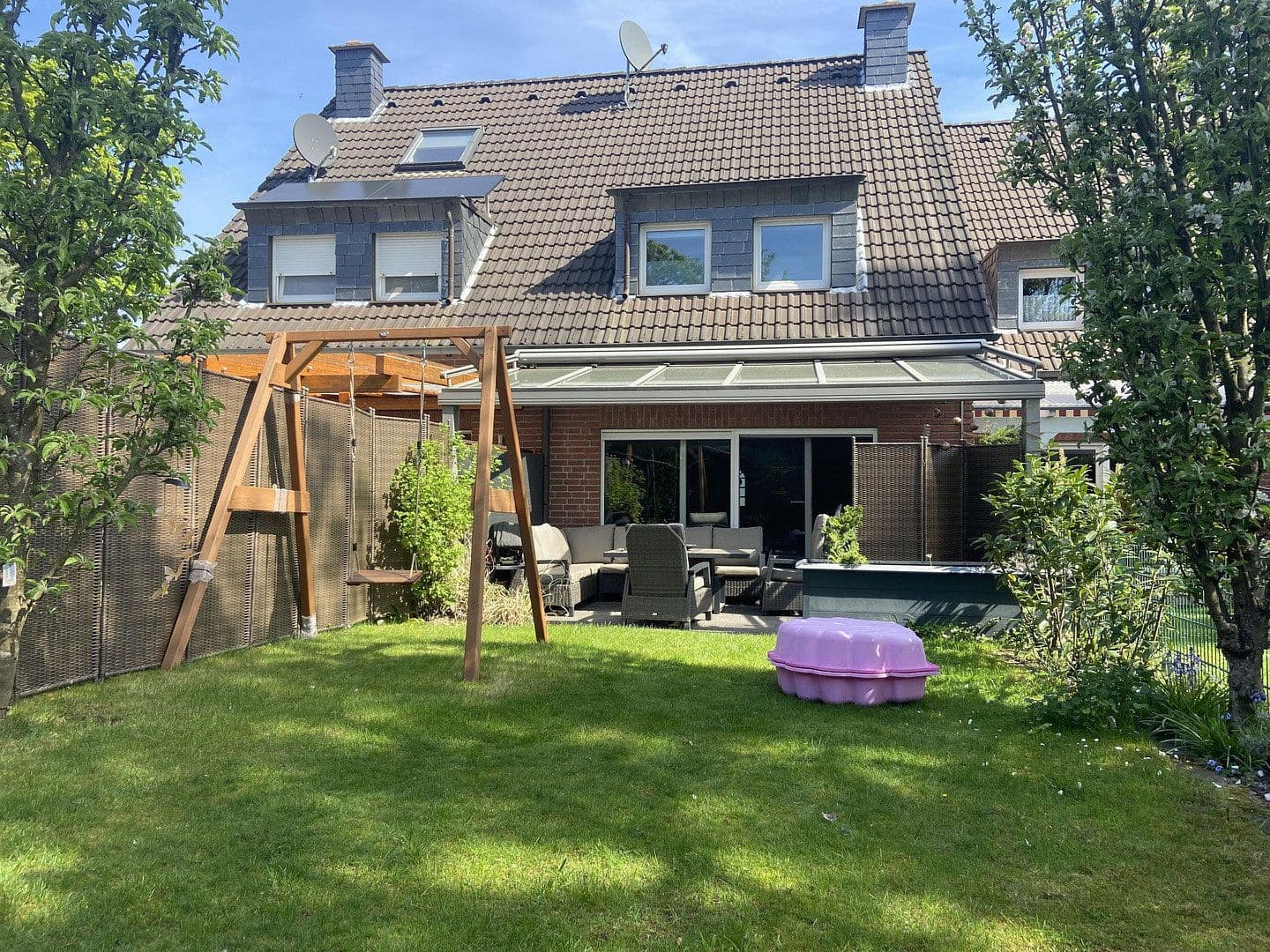 Prodej domu 104 m², pozemek 162 m², Solingen, Severní Porýní-Vestfálsko Prodej domu 104 m², pozemek 162 m², Solingen, Severní Porýní-Vestfálsko