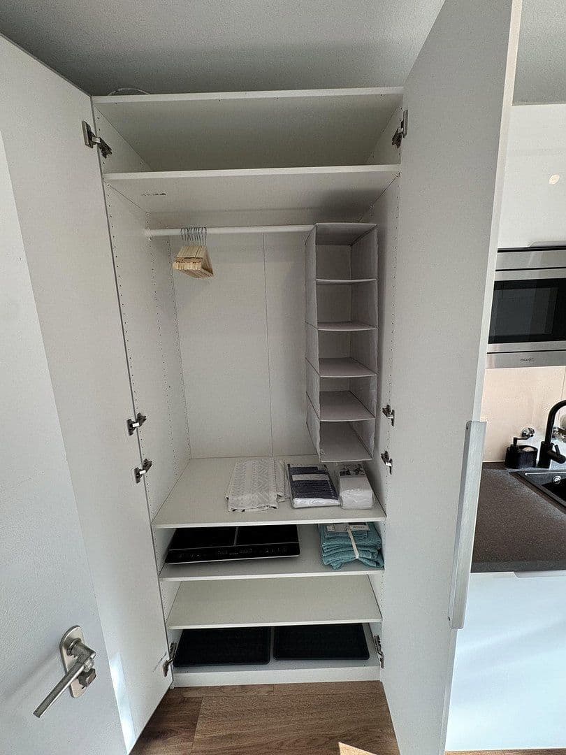 Pronájem bytu 1+1 30 m², Jakob-Hagenbucher Straße, München, Bavorsko Pronájem bytu 1+1 30 m², Jakob-Hagenbucher Straße, München, Bavorsko