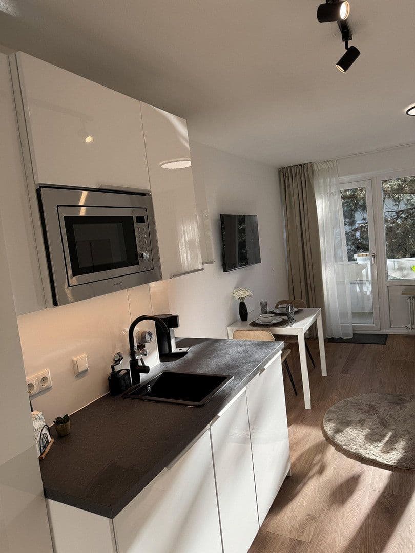 Pronájem bytu 1+1 30 m², Jakob-Hagenbucher Straße, München, Bavorsko Pronájem bytu 1+1 30 m², Jakob-Hagenbucher Straße, München, Bavorsko