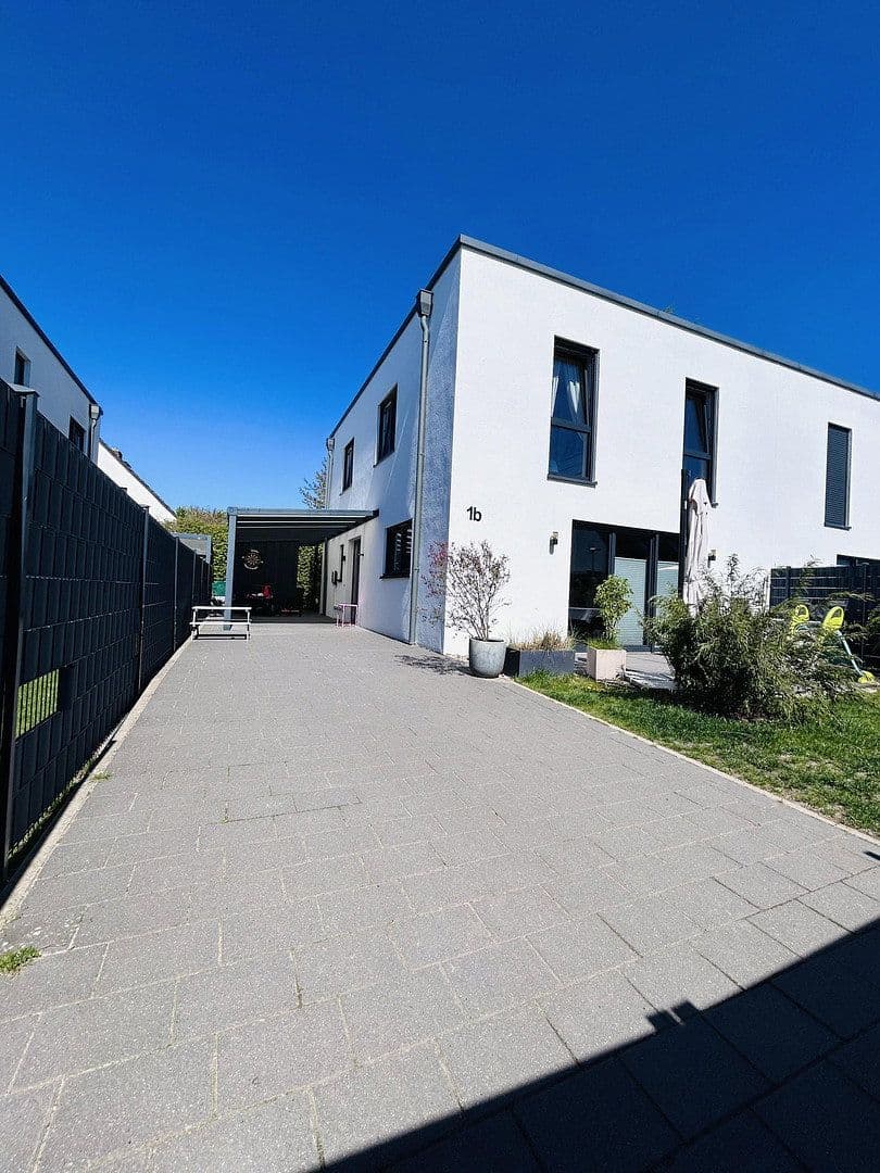 Prodej domu 125 m², pozemek 238 m², Isernhagen, Dolní Sasko Prodej domu 125 m², pozemek 238 m², Isernhagen, Dolní Sasko