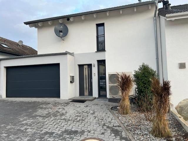 Prodej domu 240 m², pozemek 297 m², Malsch, Bádensko-Württembersko Prodej domu 240 m², pozemek 297 m², Malsch, Bádensko-Württembersko