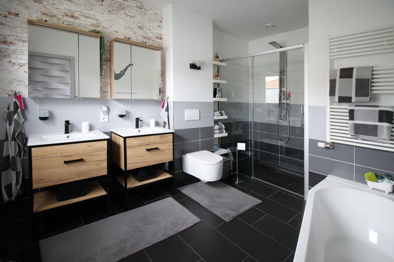 Prodej domu 153 m², pozemek 615 m², Lüneburg, Dolní Sasko Prodej domu 153 m², pozemek 615 m², Lüneburg, Dolní Sasko