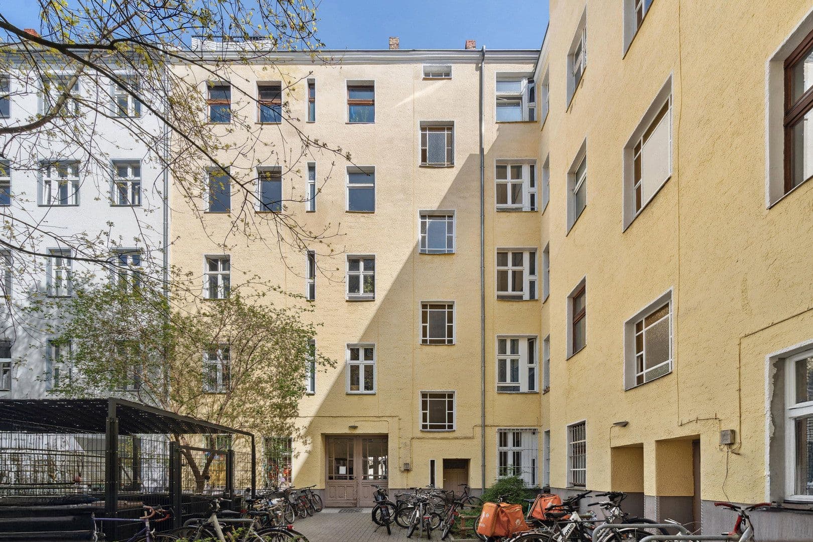Prodej bytu 1+1 31 m², Weserstraße 54, neukölln, Berlín Prodej bytu 1+1 31 m², Weserstraße 54, neukölln, Berlín