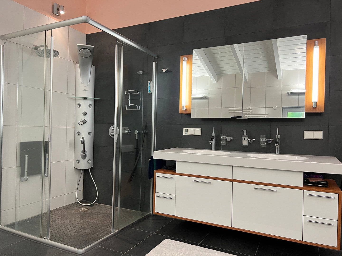 Prodej domu 350 m², pozemek 1.664 m², Rodalben, Porýní-Falc Prodej domu 350 m², pozemek 1.664 m², Rodalben, Porýní-Falc