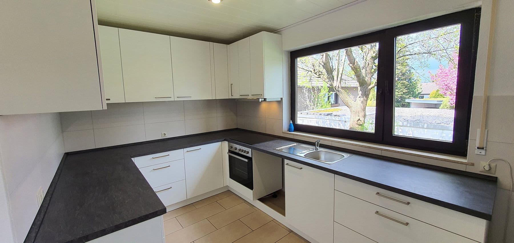 Pronájem bytu 5+kk 145 m², Böbingen an der Rems, Bádensko-Württembersko Pronájem bytu 5+kk 145 m², Böbingen an der Rems, Bádensko-Württembersko