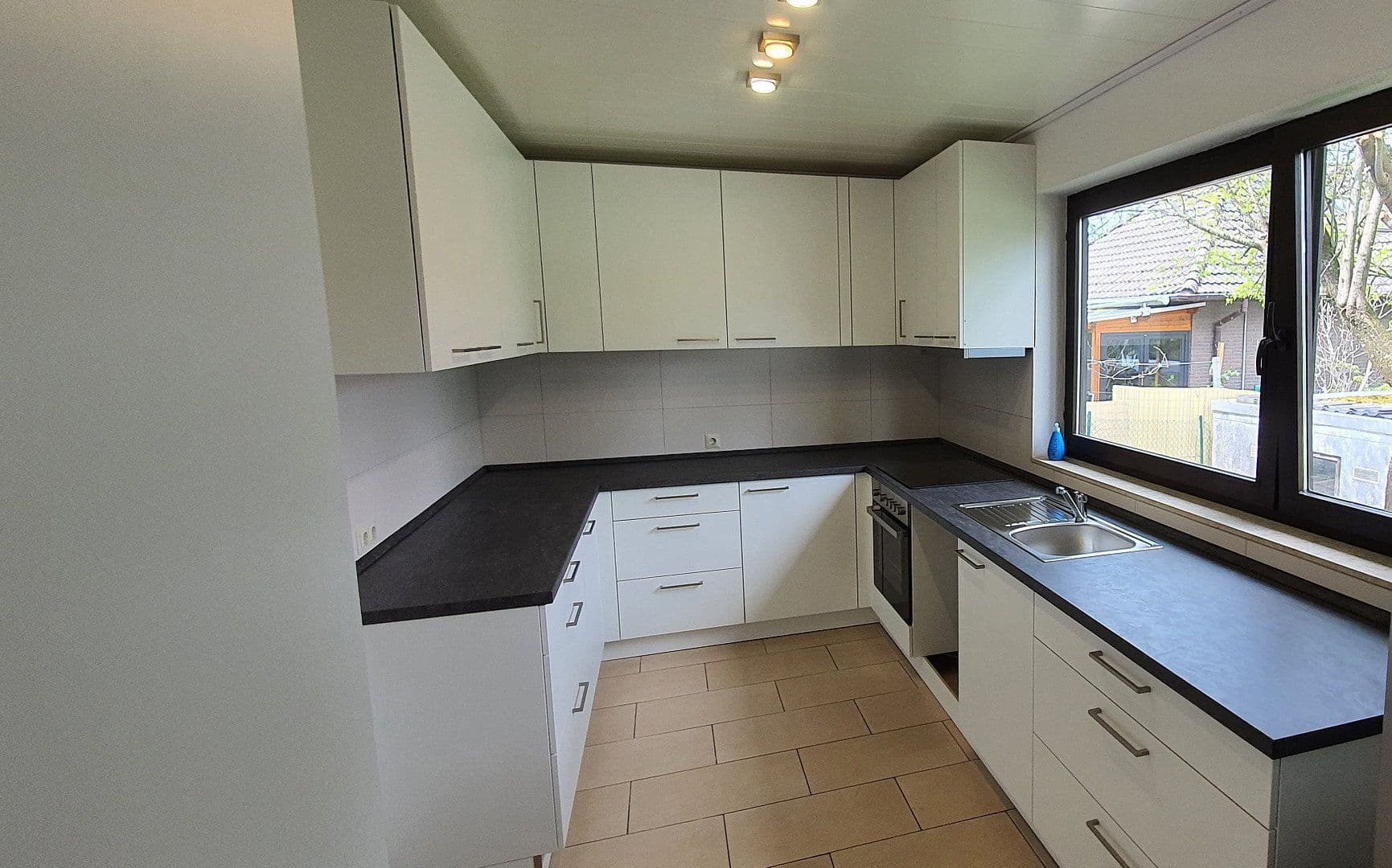 Pronájem bytu 5+kk 145 m², Böbingen an der Rems, Bádensko-Württembersko Pronájem bytu 5+kk 145 m², Böbingen an der Rems, Bádensko-Württembersko