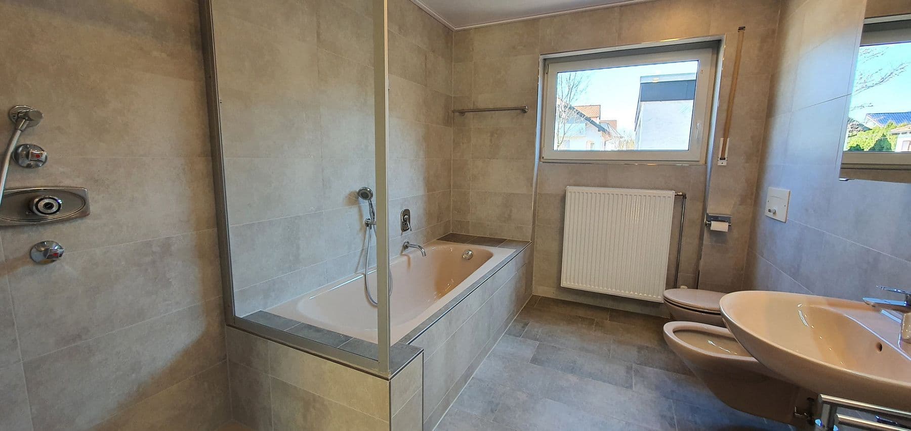 Pronájem bytu 5+kk 145 m², Böbingen an der Rems, Bádensko-Württembersko Pronájem bytu 5+kk 145 m², Böbingen an der Rems, Bádensko-Württembersko