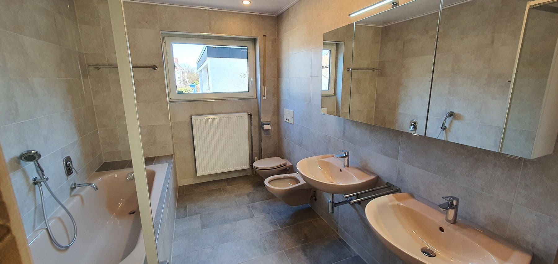 Pronájem bytu 5+kk 145 m², Böbingen an der Rems, Bádensko-Württembersko Pronájem bytu 5+kk 145 m², Böbingen an der Rems, Bádensko-Württembersko