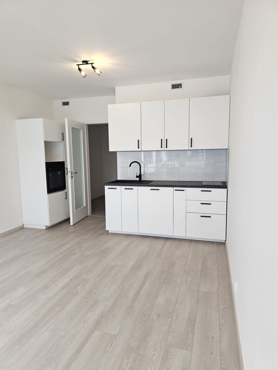 Pronájem bytu 1+kk 37 m², U Tesly, Praha, Praha Pronájem bytu 1+kk 37 m², U Tesly, Praha, Praha