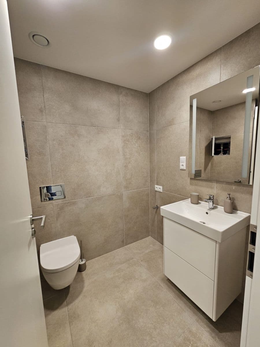 Pronájem bytu 1+kk 37 m², U Tesly, Praha, Praha Pronájem bytu 1+kk 37 m², U Tesly, Praha, Praha