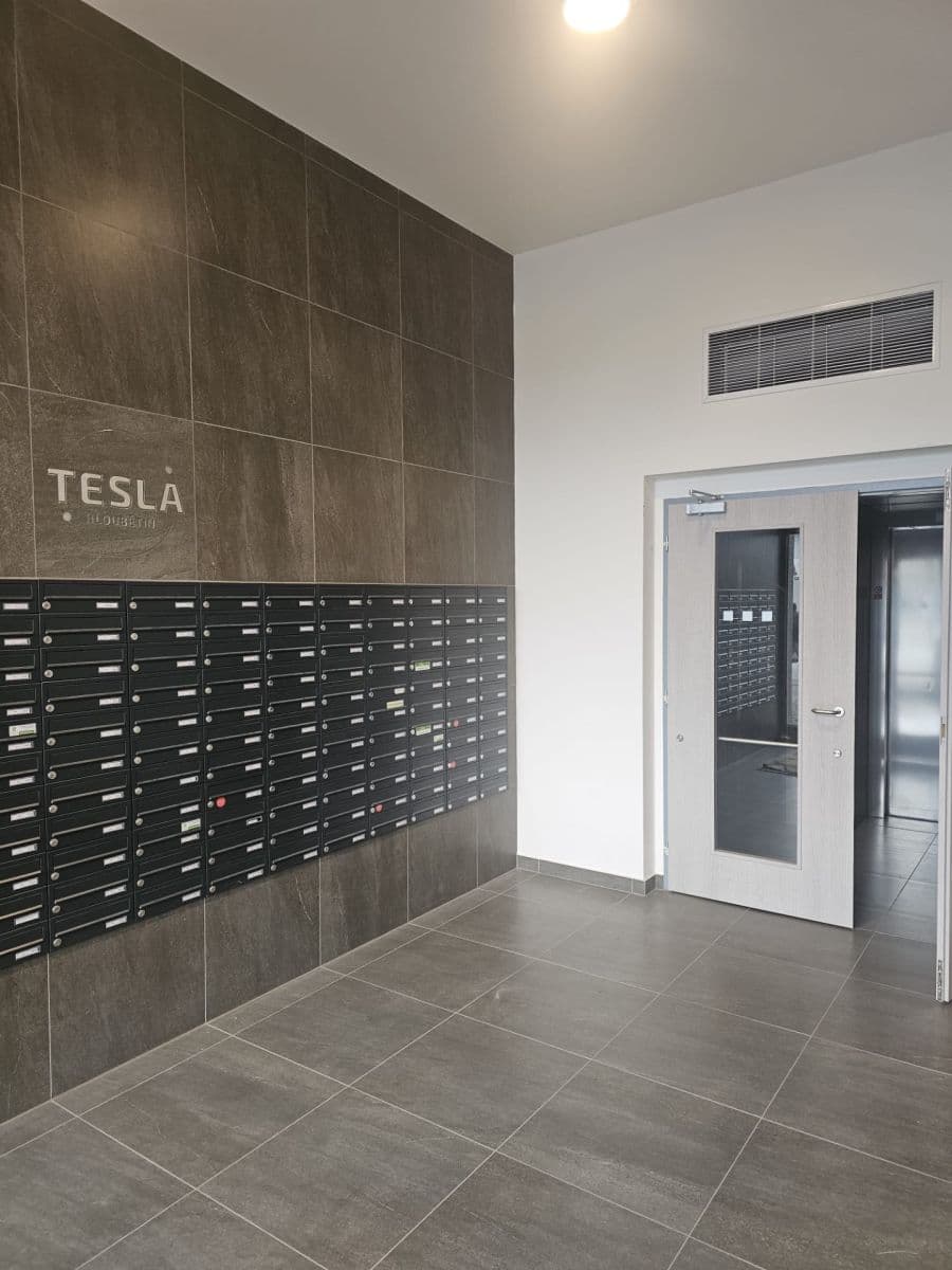 Pronájem bytu 1+kk 37 m², U Tesly, Praha, Praha Pronájem bytu 1+kk 37 m², U Tesly, Praha, Praha