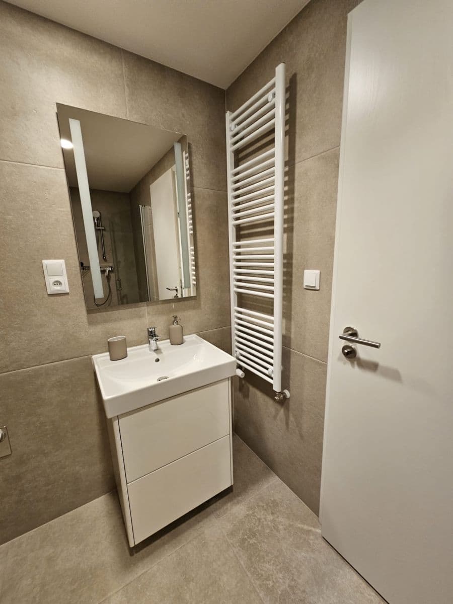 Pronájem bytu 1+kk 37 m², U Tesly, Praha, Praha Pronájem bytu 1+kk 37 m², U Tesly, Praha, Praha