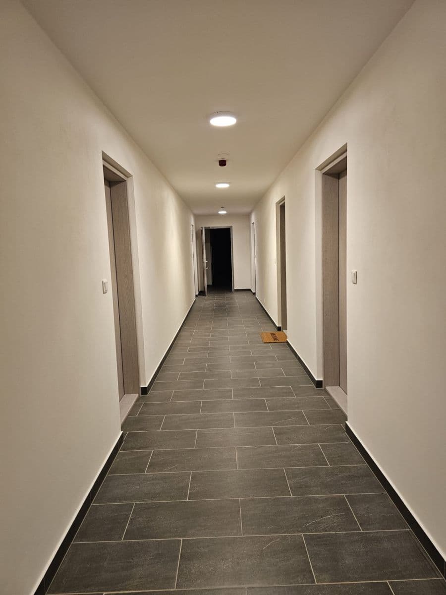 Pronájem bytu 1+kk 37 m², U Tesly, Praha, Praha Pronájem bytu 1+kk 37 m², U Tesly, Praha, Praha