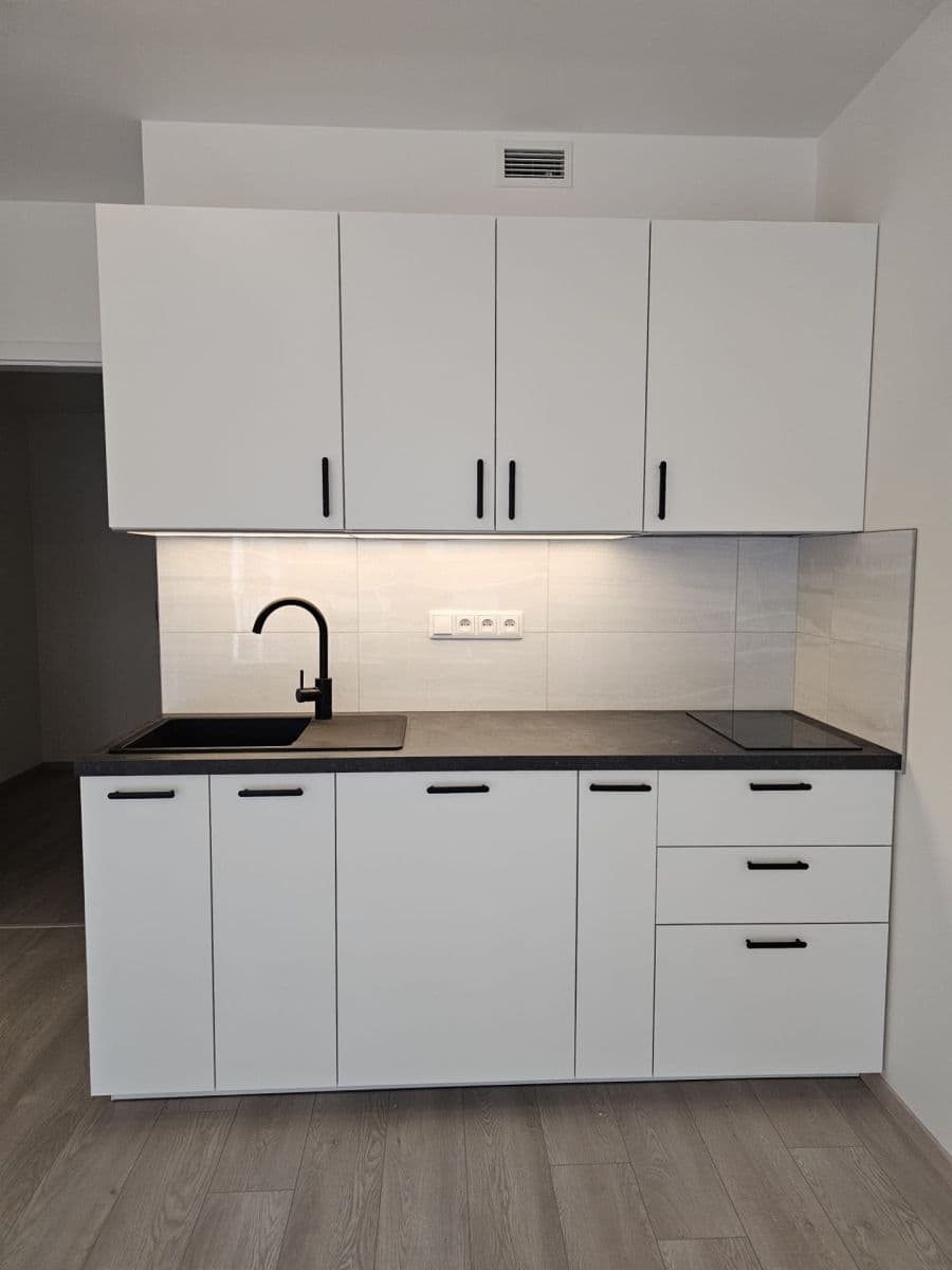 Pronájem bytu 1+kk 37 m², U Tesly, Praha, Praha Pronájem bytu 1+kk 37 m², U Tesly, Praha, Praha
