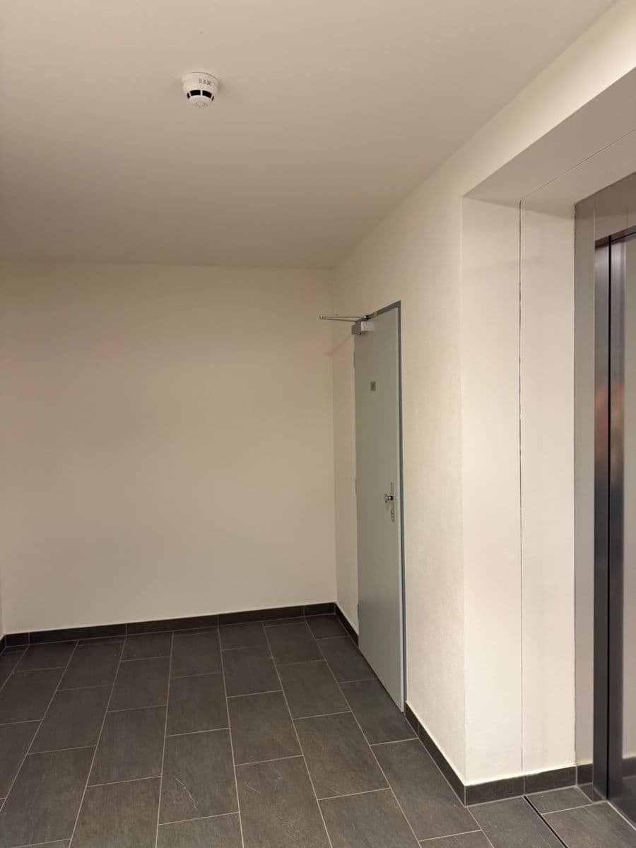 Pronájem bytu 1+kk 37 m², U Tesly, Praha, Praha Pronájem bytu 1+kk 37 m², U Tesly, Praha, Praha