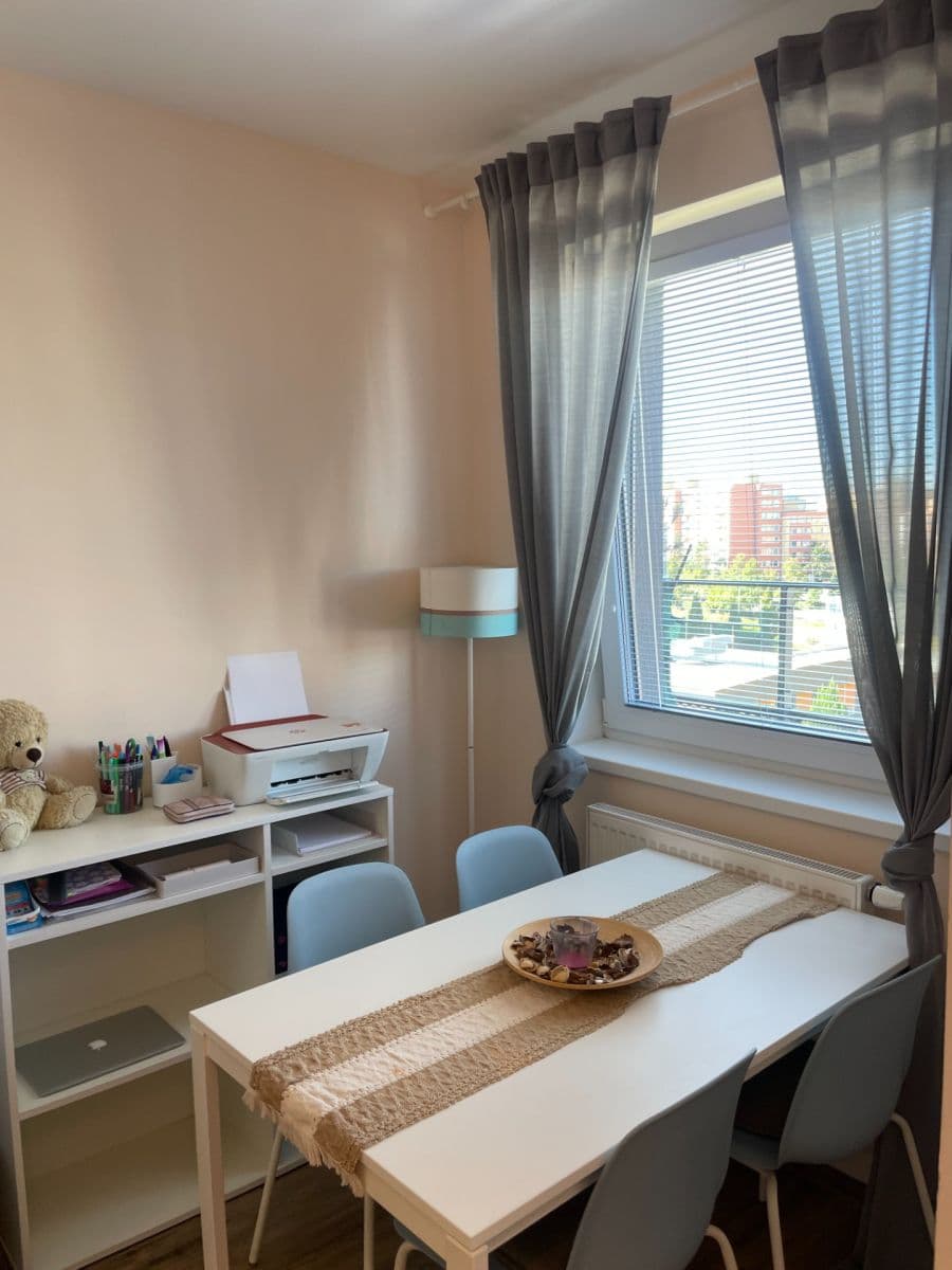 Pronájem bytu 1+kk 33 m², Škrábkových, Praha, Praha Pronájem bytu 1+kk 33 m², Škrábkových, Praha, Praha