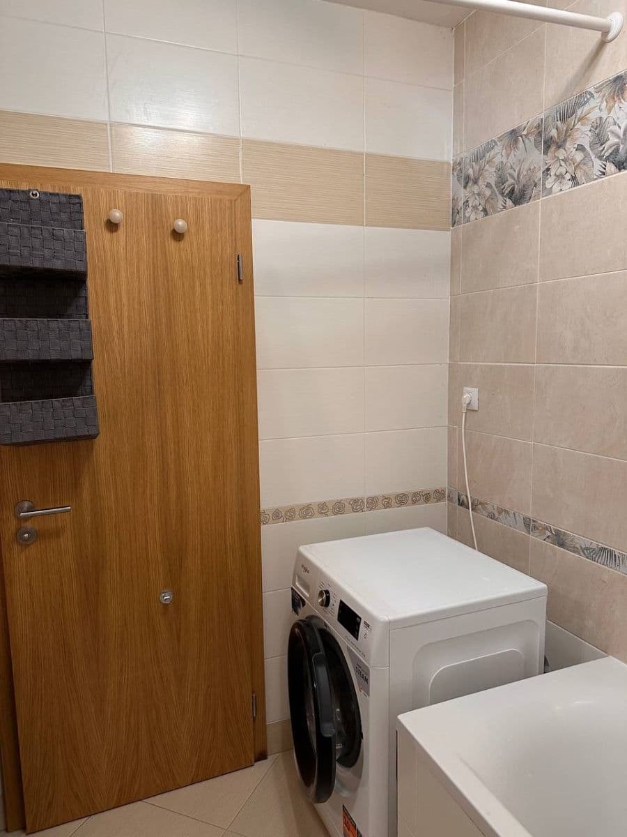 Pronájem bytu 1+kk 41 m², Modenská, Praha, Praha Pronájem bytu 1+kk 41 m², Modenská, Praha, Praha