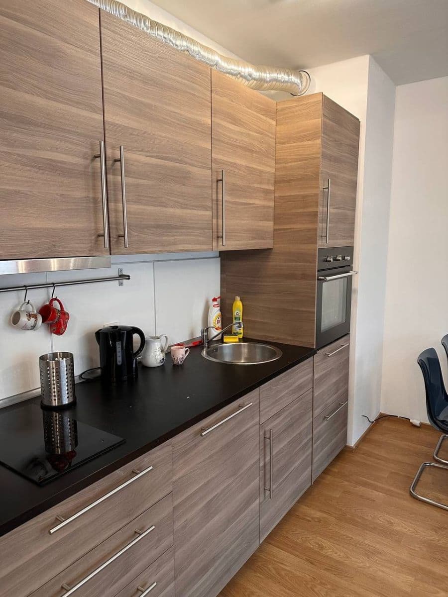 Pronájem bytu 1+kk 41 m², Modenská, Praha, Praha Pronájem bytu 1+kk 41 m², Modenská, Praha, Praha
