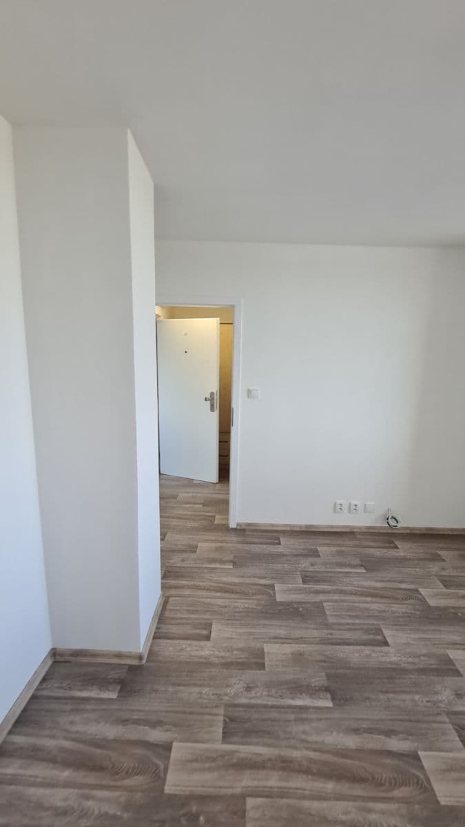 Pronájem bytu 1+kk 25 m², Italská, Kladno, Středočeský kraj Pronájem bytu 1+kk 25 m², Italská, Kladno, Středočeský kraj