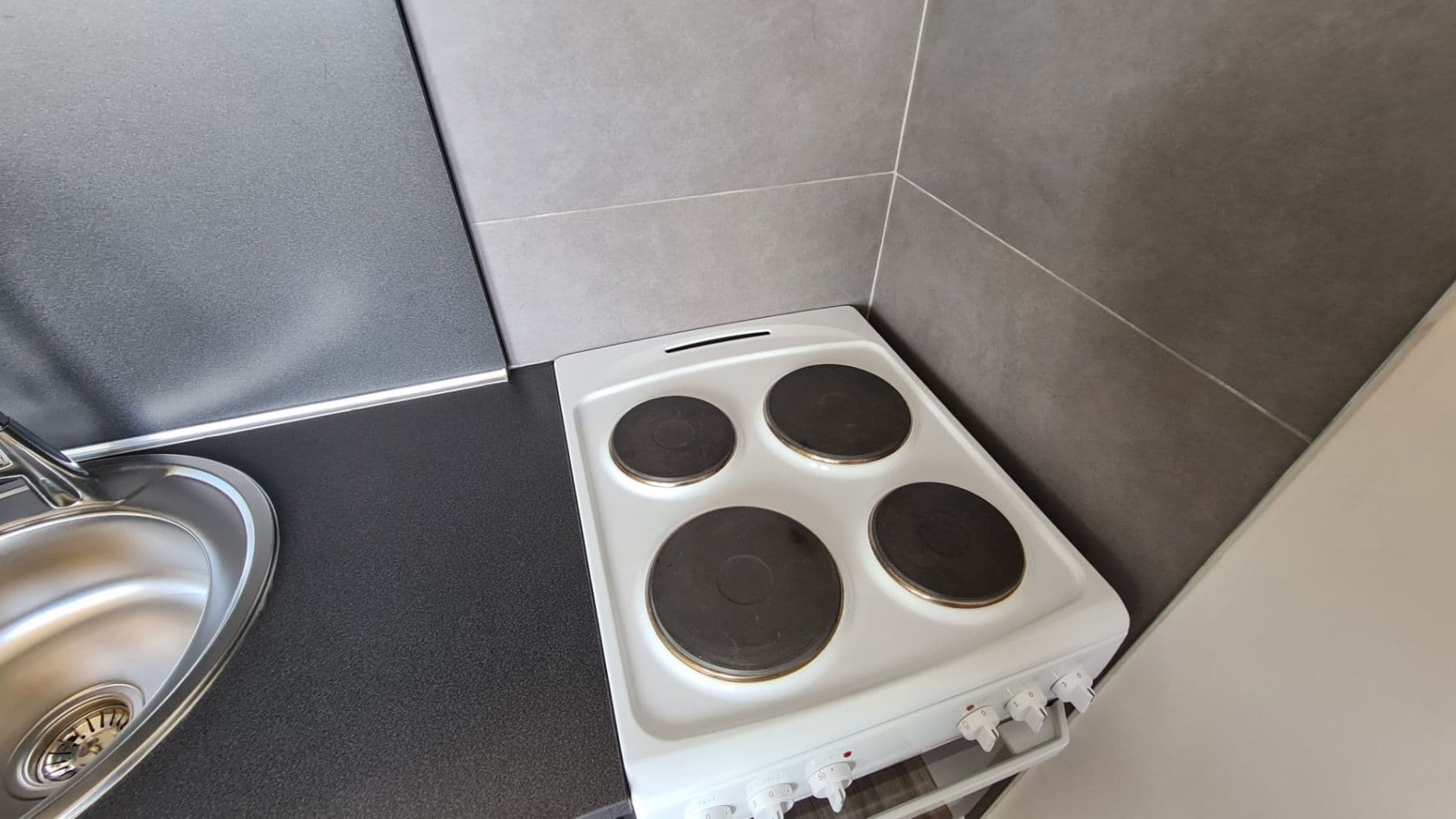 Pronájem bytu 1+kk 25 m², Italská, Kladno, Středočeský kraj Pronájem bytu 1+kk 25 m², Italská, Kladno, Středočeský kraj