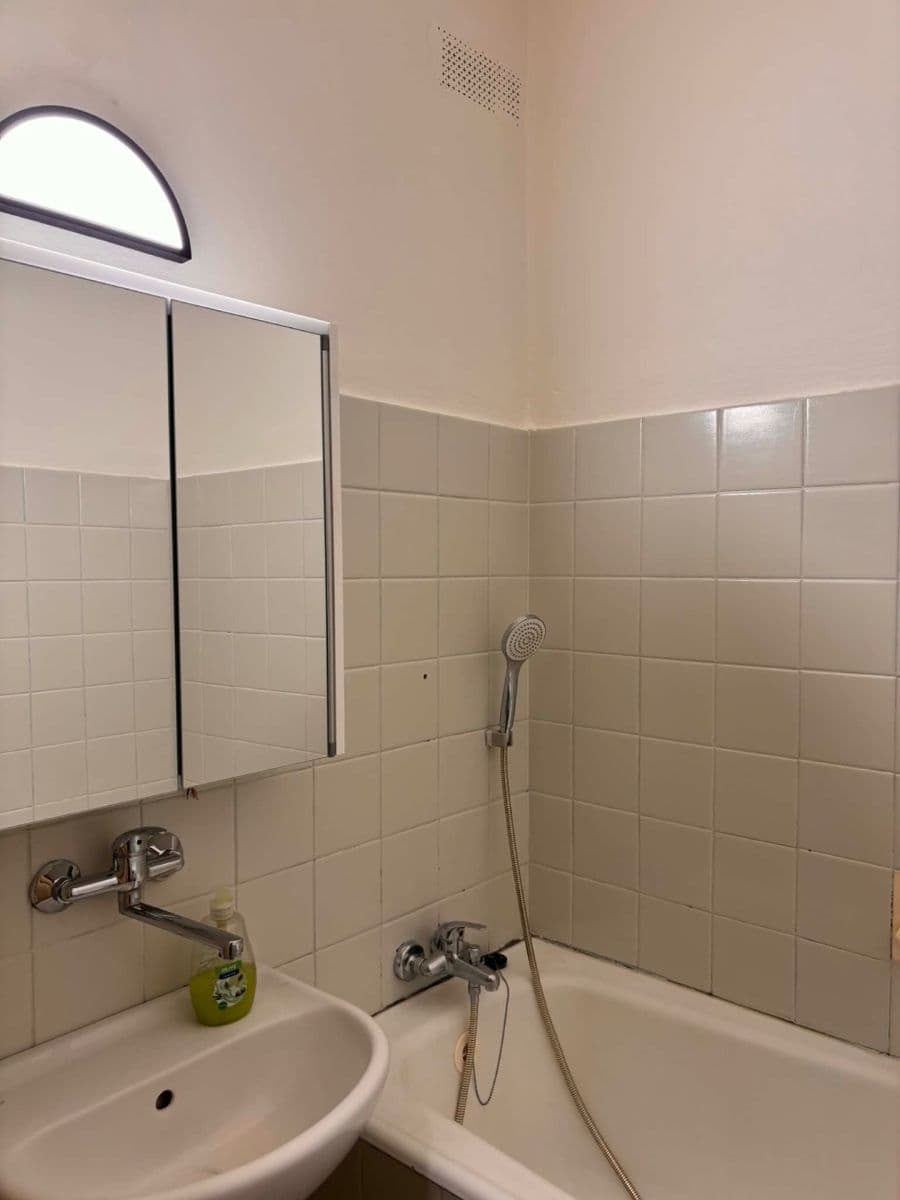 Pronájem bytu 2+1 52 m², Mukařovská, Praha, Praha Pronájem bytu 2+1 52 m², Mukařovská, Praha, Praha