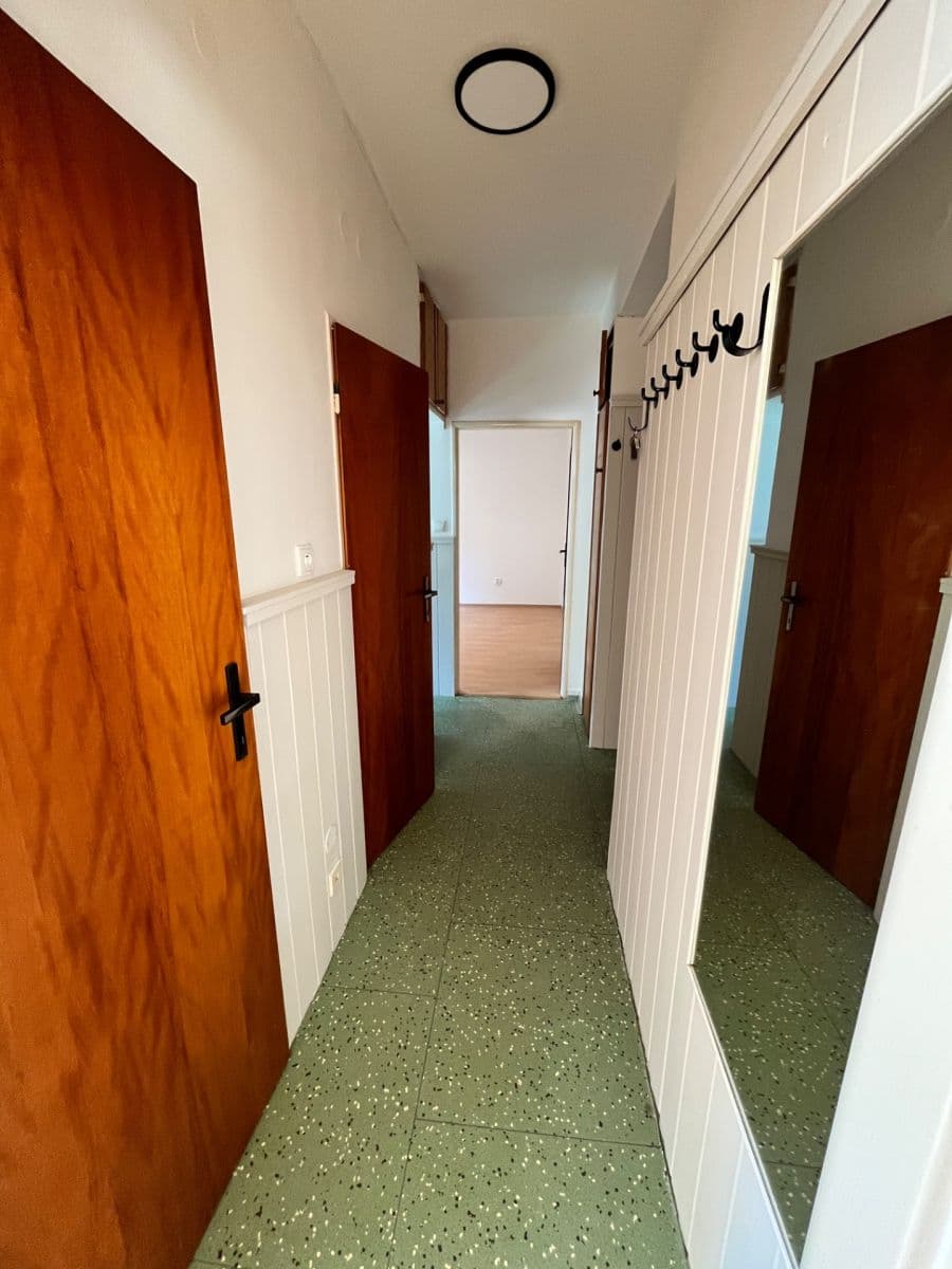 Pronájem bytu 2+1 52 m², Mukařovská, Praha, Praha Pronájem bytu 2+1 52 m², Mukařovská, Praha, Praha