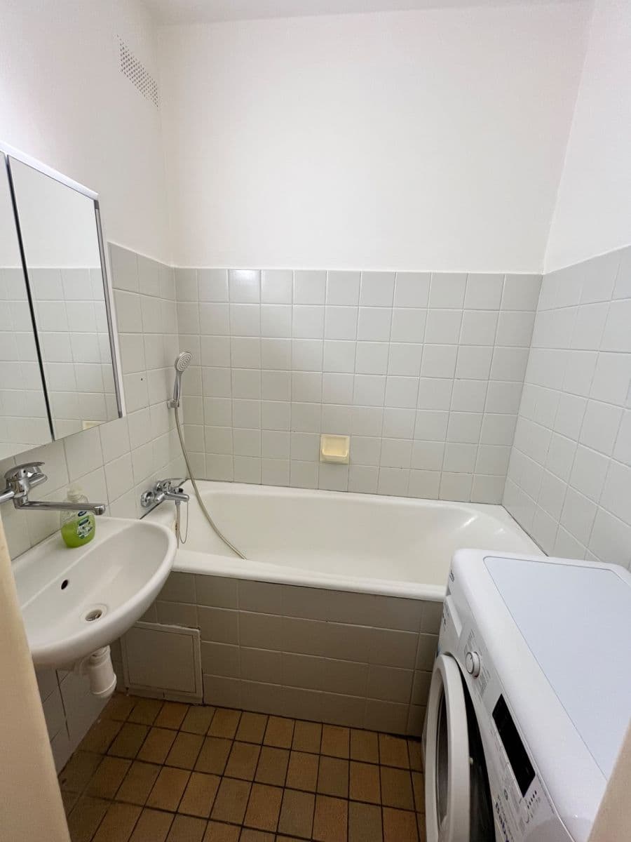 Pronájem bytu 2+1 52 m², Mukařovská, Praha, Praha Pronájem bytu 2+1 52 m², Mukařovská, Praha, Praha