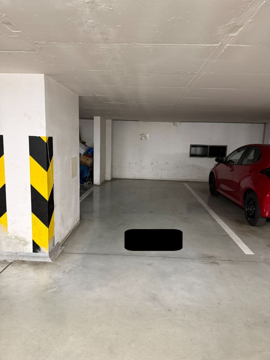 Prodej garáže 12 m², Plovdivská, Praha, Praha Prodej garáže 12 m², Plovdivská, Praha, Praha