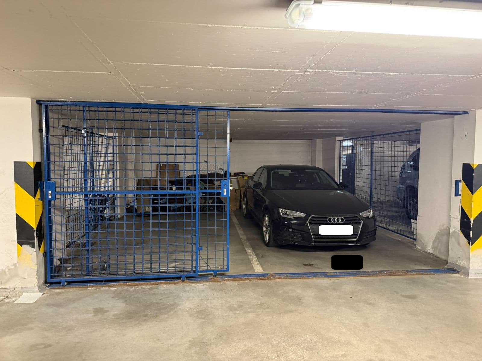 Prodej garáže 12 m², Plovdivská, Praha, Praha Prodej garáže 12 m², Plovdivská, Praha, Praha