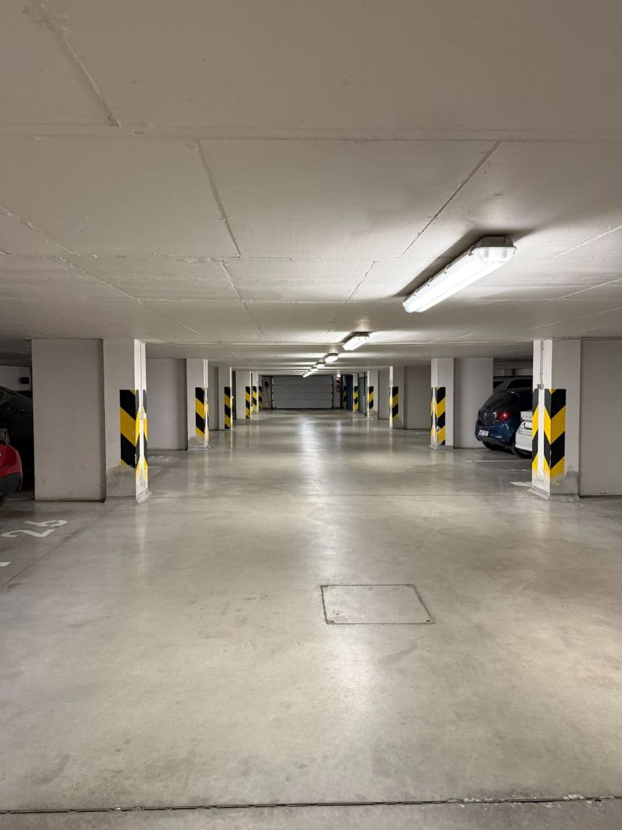 Prodej garáže 12 m², Plovdivská, Praha, Praha Prodej garáže 12 m², Plovdivská, Praha, Praha