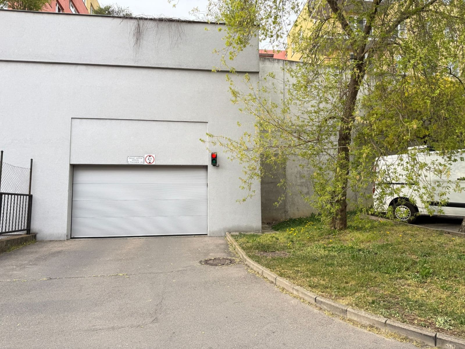 Prodej garáže 12 m², Plovdivská, Praha, Praha Prodej garáže 12 m², Plovdivská, Praha, Praha