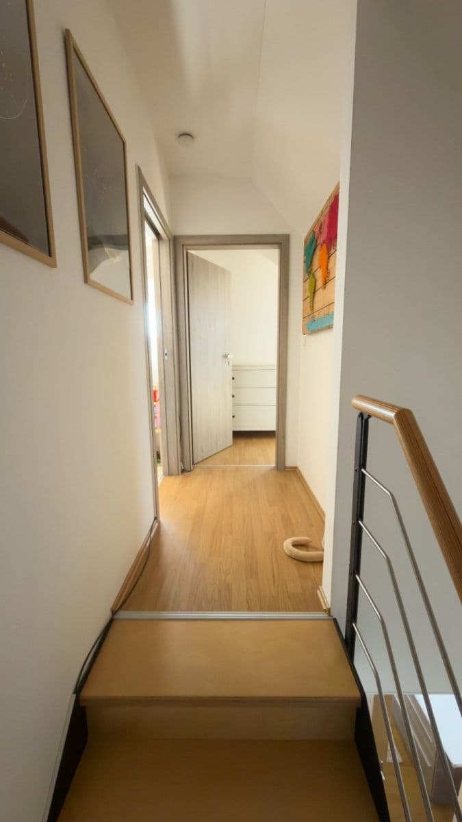 Prodej bytu 3+kk 90 m², U potoka, Jinočany, Středočeský kraj Prodej bytu 3+kk 90 m², U potoka, Jinočany, Středočeský kraj